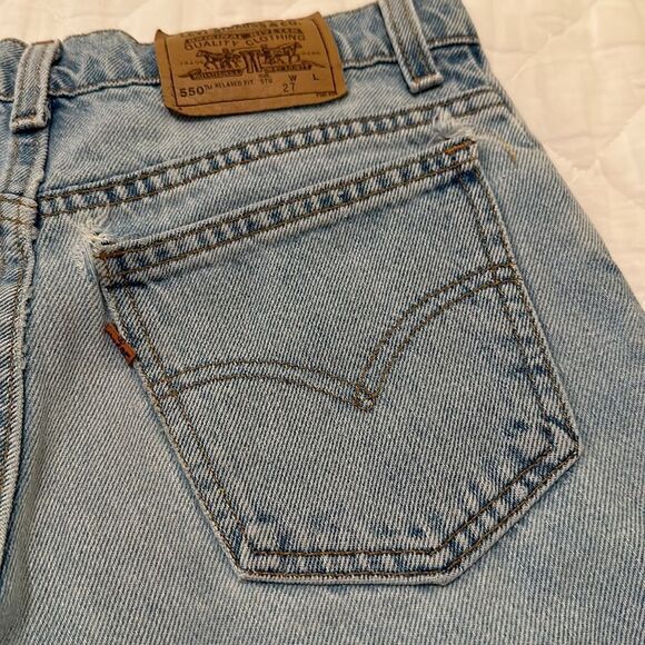 NWOT Levi’s Vintage High Waisted Denim Shorts 550 Student Relaxed Fit, Size W27 - Picture 10 of 16